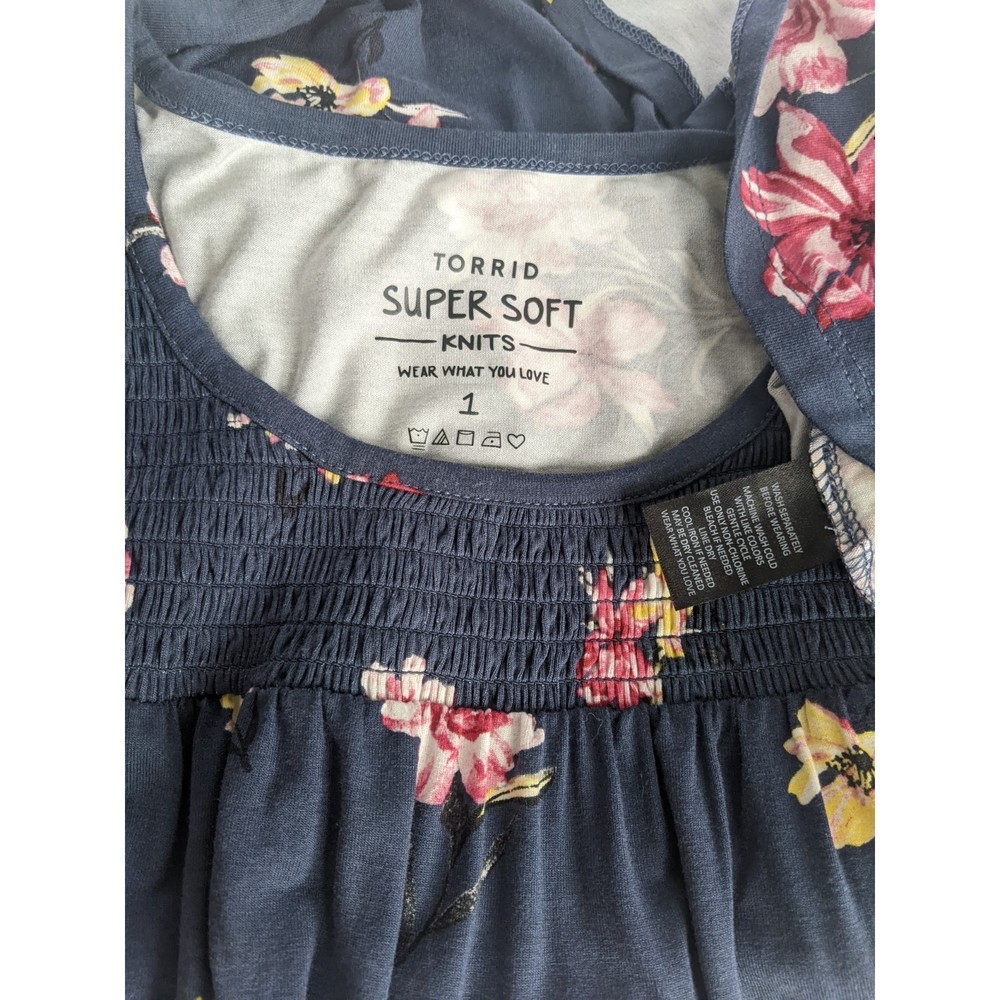 Torrid super soft knits, sz 1. Blue floral. Scoop neck short sleeve tee - Picture 4 of 7